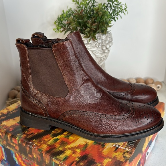 Jeffrey Campbell
Women's Edmone Brogue Chelsea Booties 9.5 - Picture 1 of 13